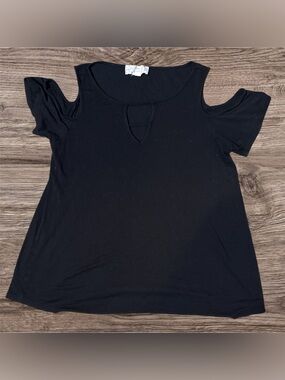Pink Republic Black Cold-Shoulder Keyhole Short Sleeve Tee